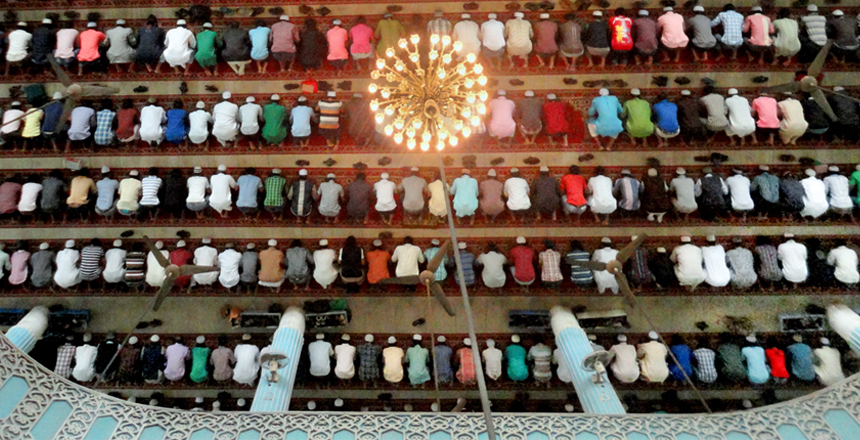 Muslims_praying_in_a_Masque_in_Bangladesh copy